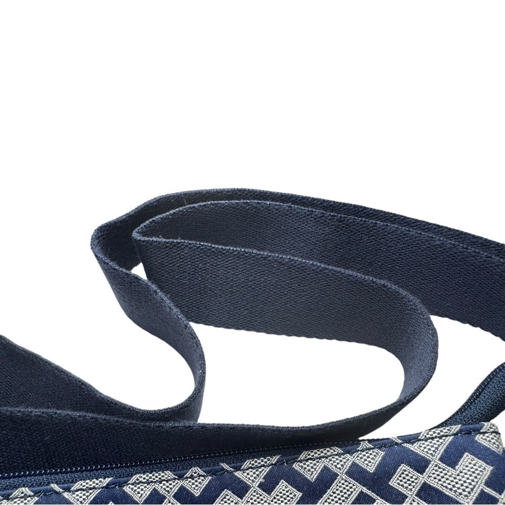 Tommy Hilfiger Garden Classics II-Medium Crossbody Bag-Navy and White Monogram - Picture 5 of 14